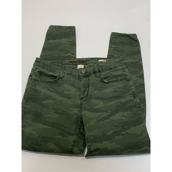 Arizona camo jegging, distressed, jean size 7 juniors ￼ - Picture 1 of 7